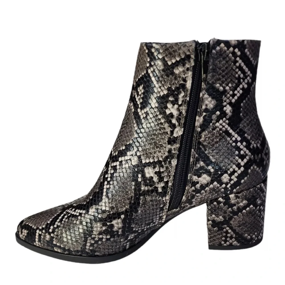 💕 Women’s Madden Girl Snake Skin Print Zippered Ankle Boots w/3” Block Heel